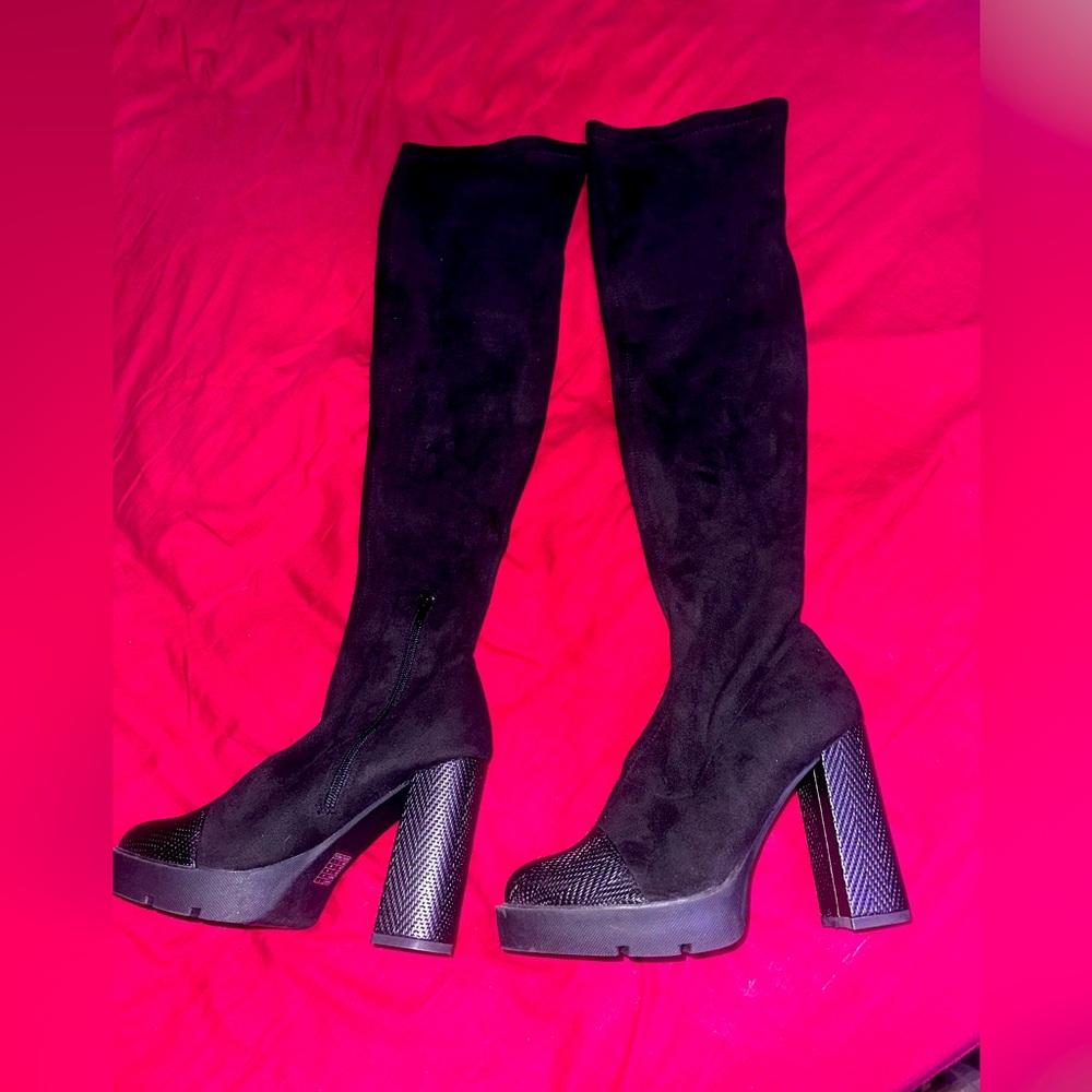 ❌❌SOLD❌❌
Faux Suede Over-the-Knee Boots